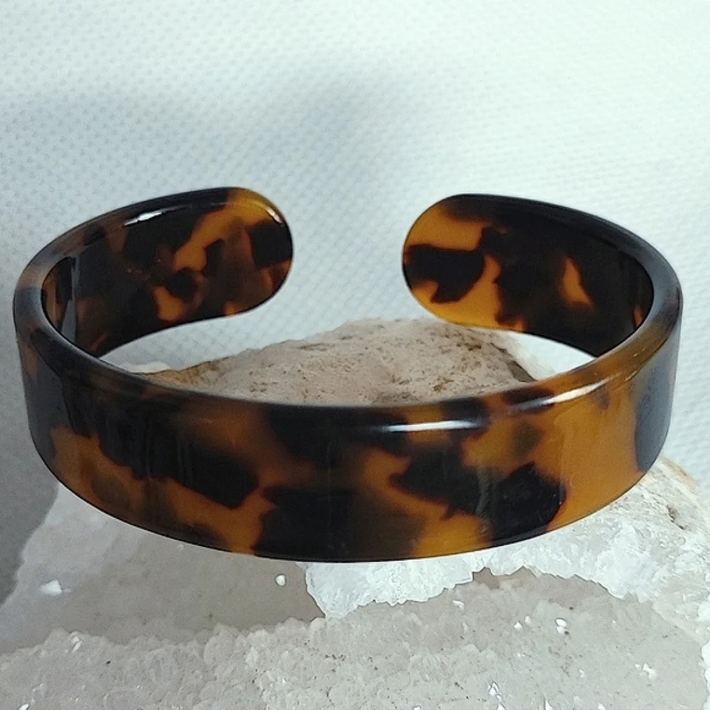 Small Faux Tortoise Plastic Acrylic Costume Jewelry Vintage Bangle Cuff Bracelet
